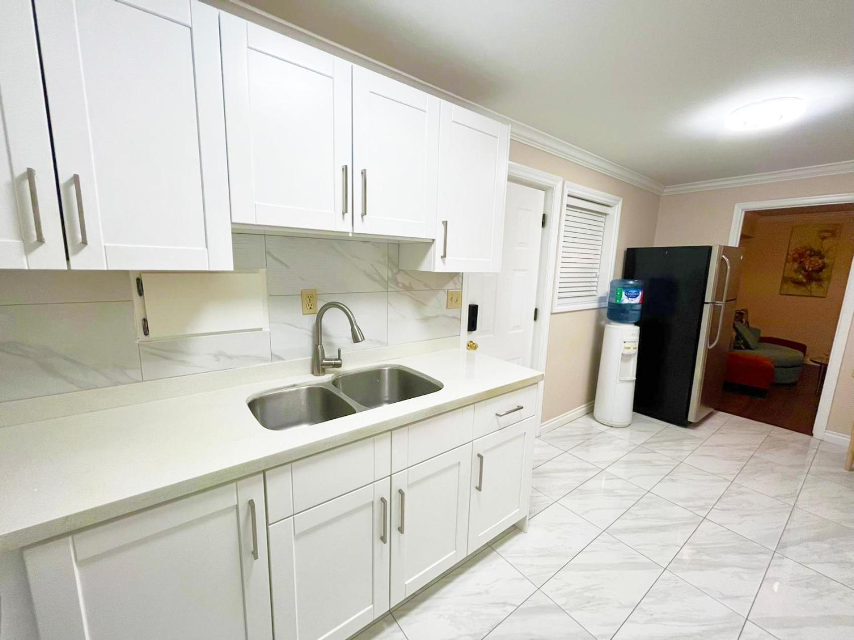 Private Suite With Private Entrance King Bed Ричмънд Екстериор снимка