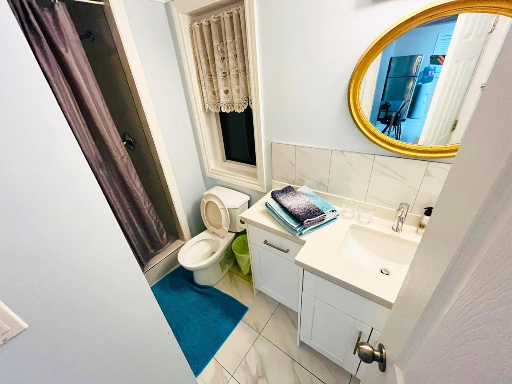 Private Suite With Private Entrance King Bed Ричмънд Екстериор снимка